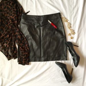24 hr sale Valerie Stevens 100% leather mini skirt