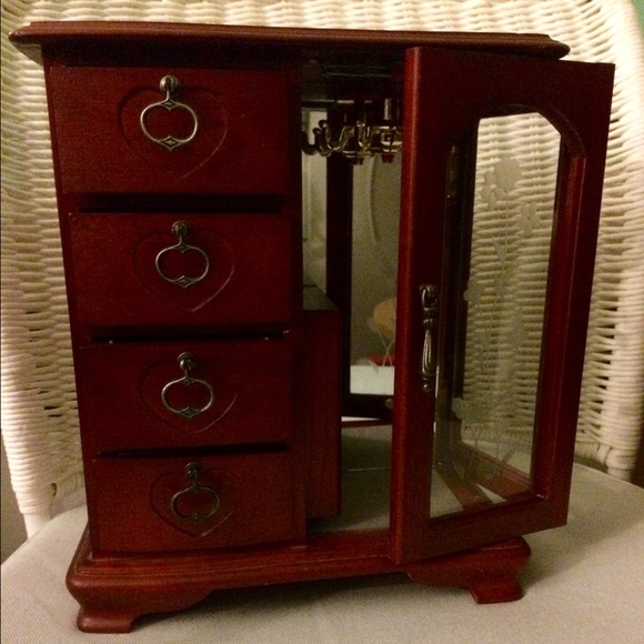 👗 Closet Clean out Sale 👗Beautiful Jewelry Box