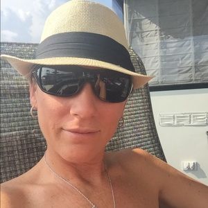 Meet your Posher, Carrie