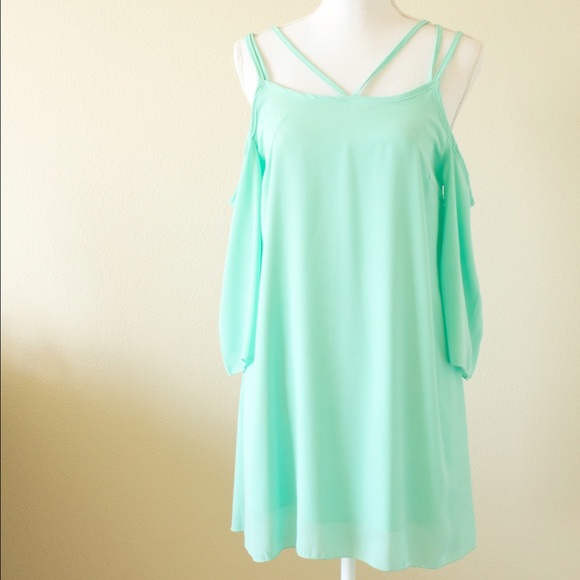 Daily look open shoulder dress