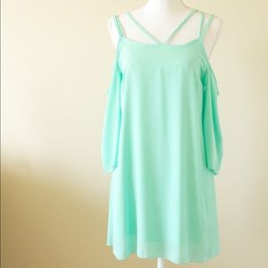 Daily look open shoulder dress