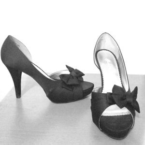 Black peep toe pumps with bows