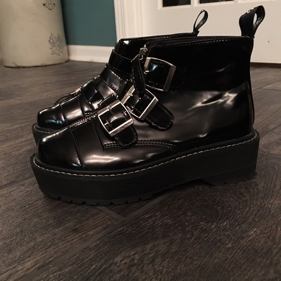 Ankle flatform boots