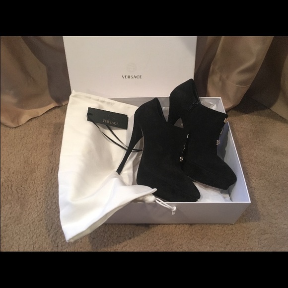 Women's suede Versace shoes size 38 - Picture 3 of 4