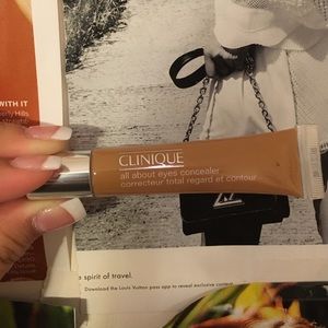 Clique all about eyes concealer