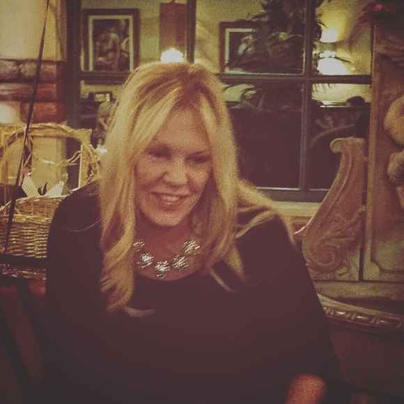 Meet your Posher, Debbie