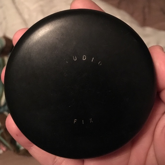 Mac studio Fix Powder NW22