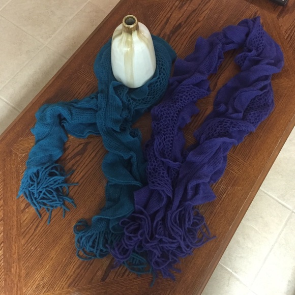 5 HR FLASH SALE⚡️Two scarves