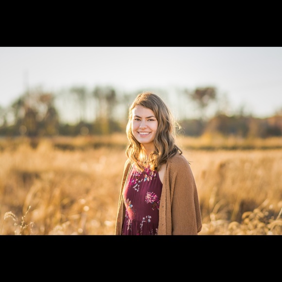 Meet your Posher, Lauren - Picture 3 of 3