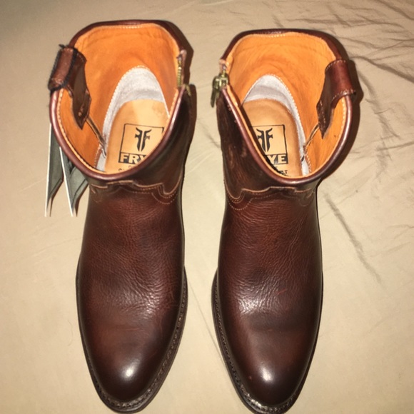 SOLD -- FRYE 'Deborah Lug' Ankle Boot. - Picture 2 of 4