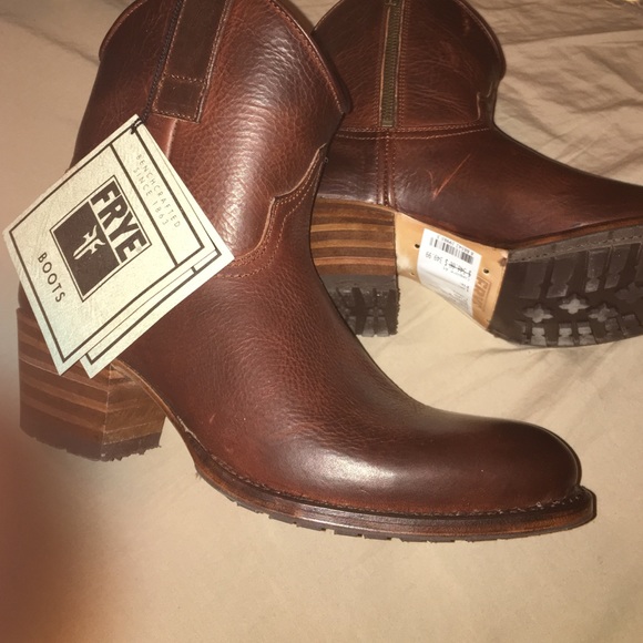 SOLD -- FRYE 'Deborah Lug' Ankle Boot. - Picture 3 of 4