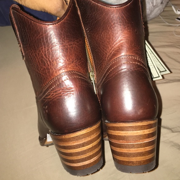 SOLD -- FRYE 'Deborah Lug' Ankle Boot. - Picture 4 of 4