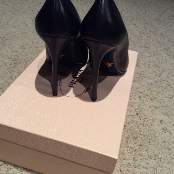 Brand new Prada heels - Picture 3 of 4