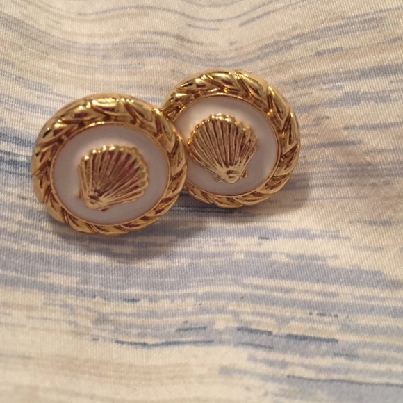 Lilly Pulitzer shell earrings