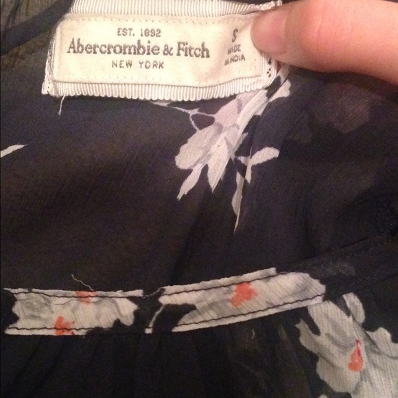 SOLD‼️Abercrombie & Fitch Blue Floral Blouse Small - Picture 3 of 3