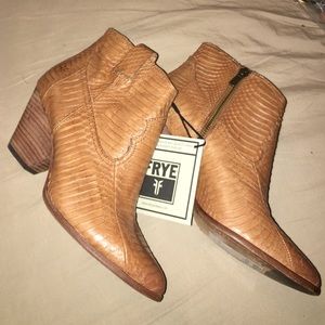 FRYE 'Reina' Ankle Boot