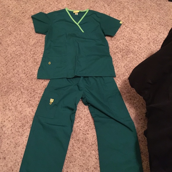 XS wonder wink scrub set