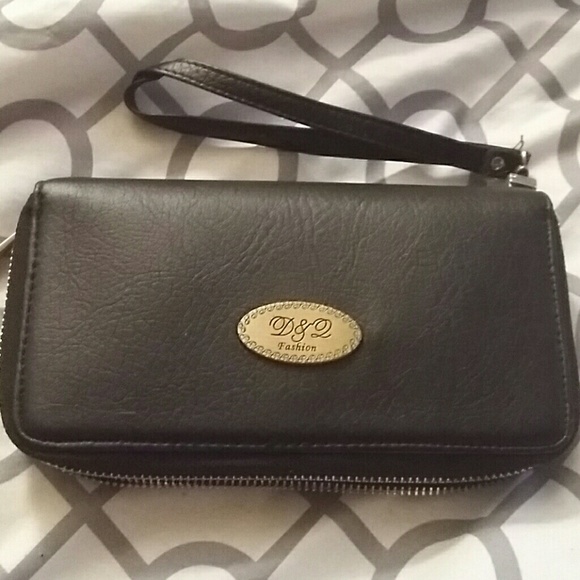 Black clutch