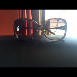 O by Oscar de la Renta Sun Glasses