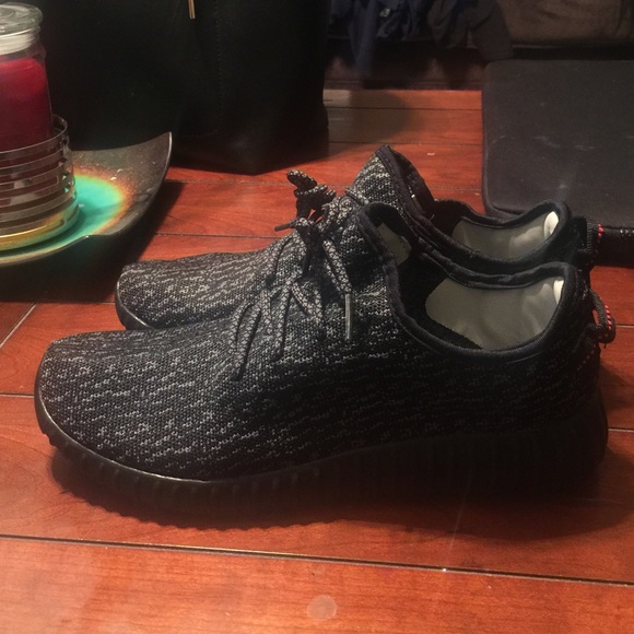 Yeezy Adidas boast 350 Pirate Black sz 8.5
