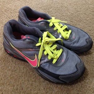 NIKE reax tennis shoes
