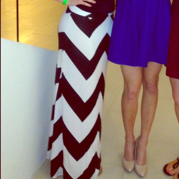 Charlotte Russe Dresses & Skirts - Adorable chevron black/cream maxi skirt