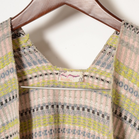 Amazing Free People Blanket Poncho - Picture 4 of 4