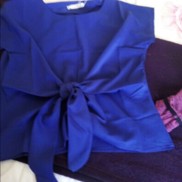 🆕Super classy blue blouse w/cute knot in front❤️ - Picture 2 of 4