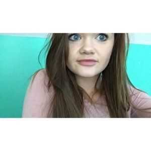 Meet your Posher, Alexis