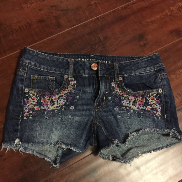 American Eagle cute shorts 🌺🌸🌼