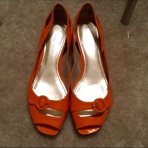 Nine West orange patent leather kitten heel sandal