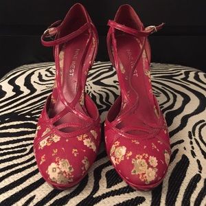 Floral 1940's vintage style pumps