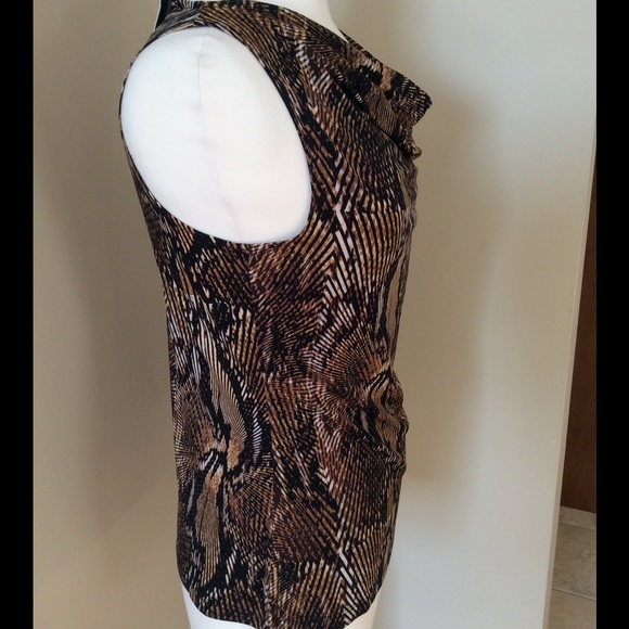 Stylish Scoop Neck Top - Picture 2 of 4