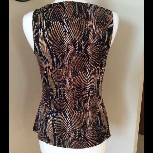 Stylish Scoop Neck Top - Picture 3 of 4