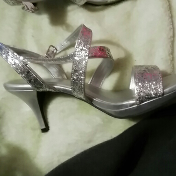 Silver Heels - Picture 2 of 3
