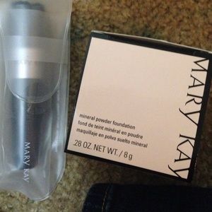 Mary Kay Powder (Bronze 5) and Brush