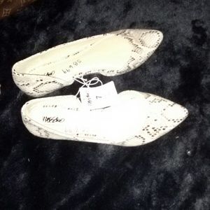 Mossimo flat point toe snake skin print