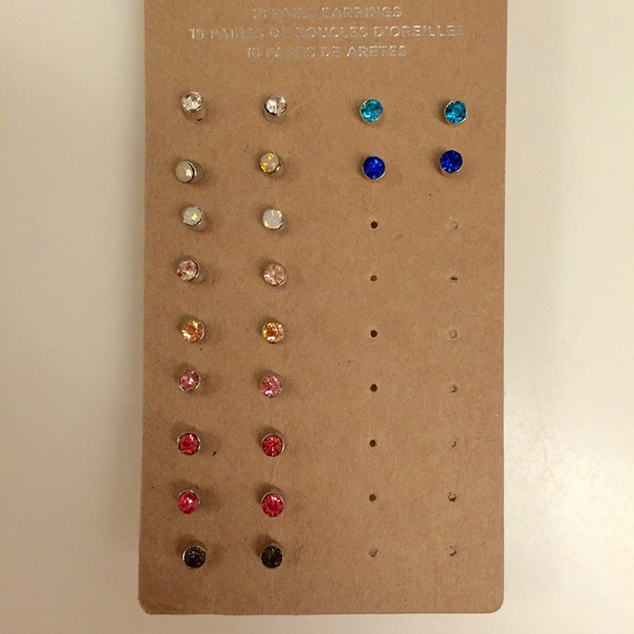 ⭐️ SALE ⭐️ 11 Pairs of Studs