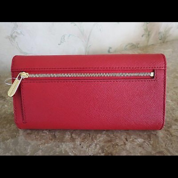 🚫SOLD ON MERCARII 🚫Michael kors red checkbook - Picture 2 of 3