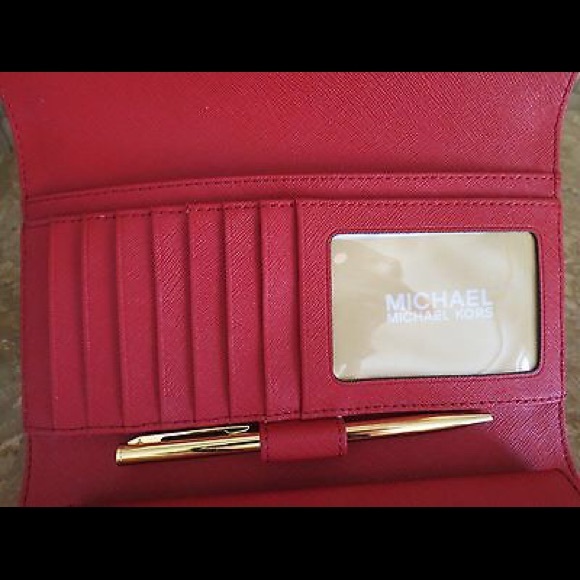 🚫SOLD ON MERCARII 🚫Michael kors red checkbook - Picture 3 of 3