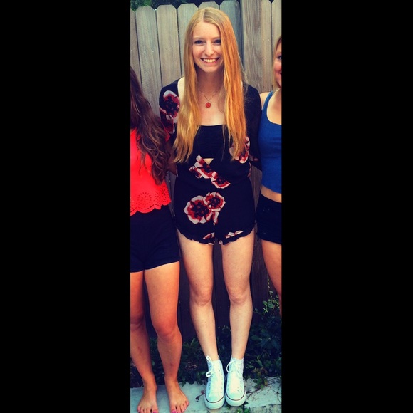 *PRICEDROP* Winston White Joey Romper - Picture 2 of 4