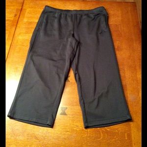 🌼Women's adidas climalite cropped pants.🌼