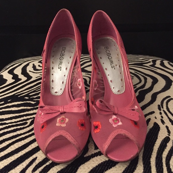 Pink mesh pumps