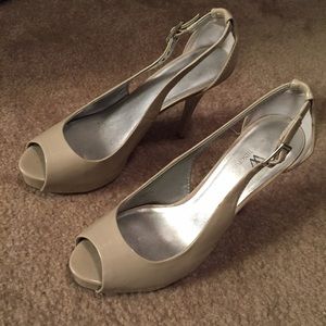 Beige pumps. Worn twice. Very good condition.