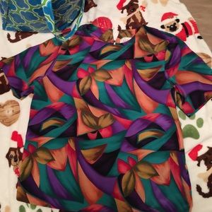 thrifty colorful top 💗