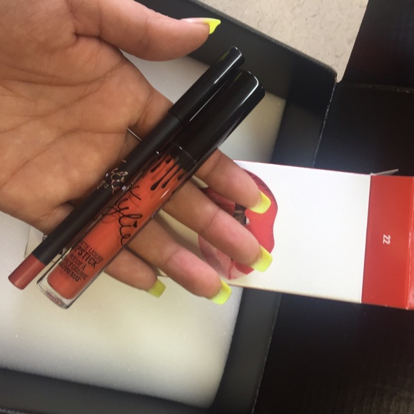 *SOLD* 22 Kylie lip kit!💄 - Picture 2 of 3