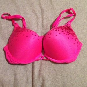 Victoria's Secret bombshell!