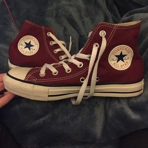 MAROON CONVERSE
