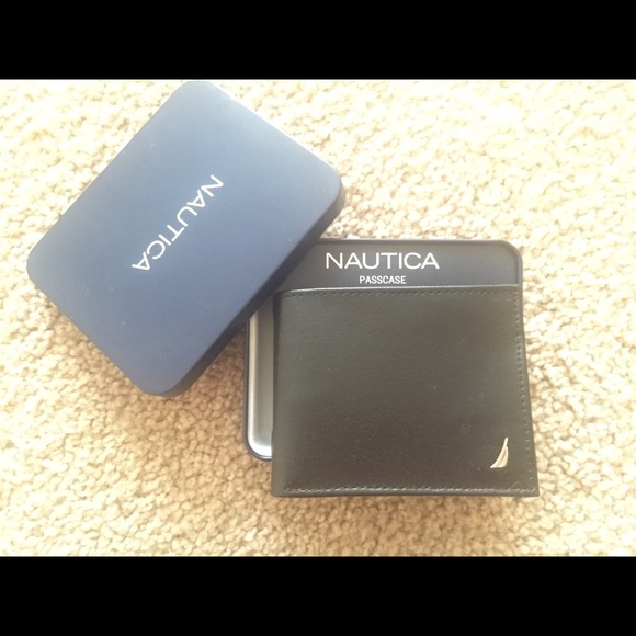 Nautica Men's wallet with separate card holders