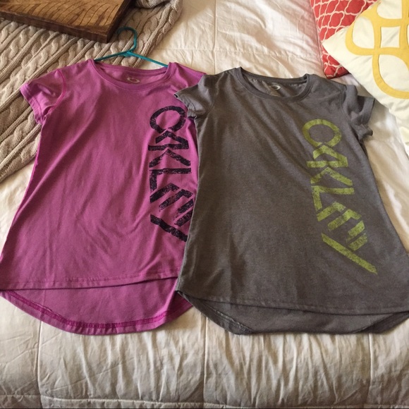 Two Oakley fitted Ohydrolix T-shirts purple & Gray